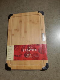 NEW - Sabatier Bamboo non-slip cutting board (small crack on one