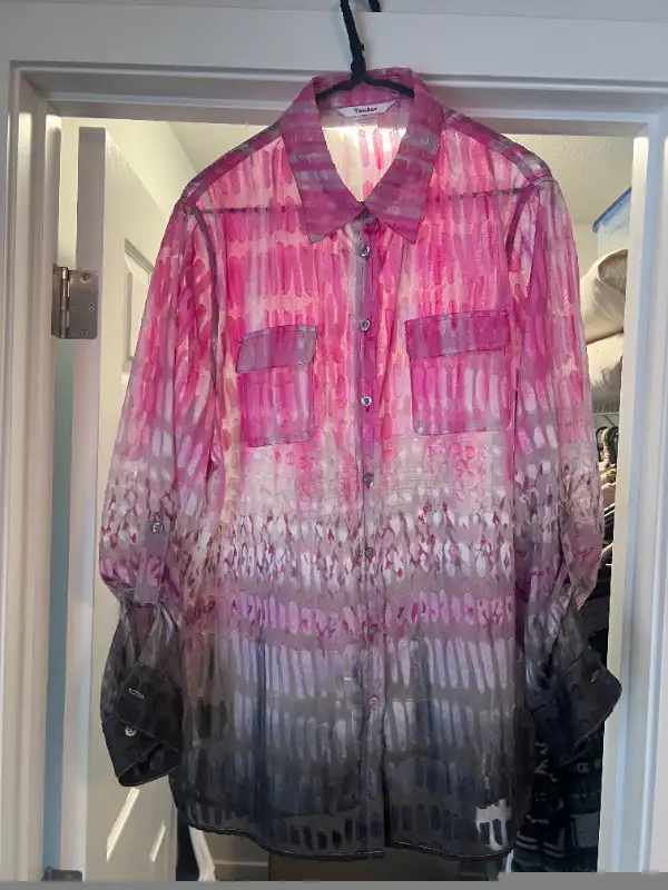 TanJay Patterned Sheer Front Pocket Long-Sleeve Button-Up Blouse in Women's - Tops & Outerwear in Calgary - Image 6