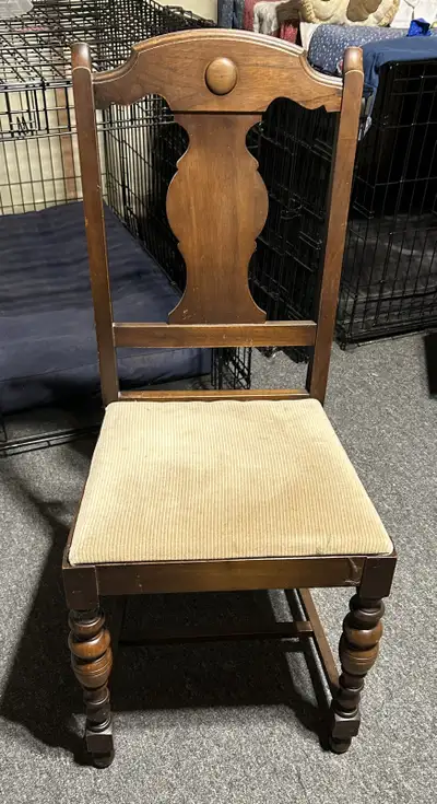 4 dinning chairs with cushions in good condition