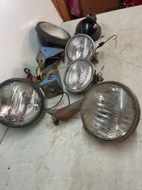 ASSORTMENT OF VINTYAGE TRACTOR LIGHTS AND BRACKETS #V1365