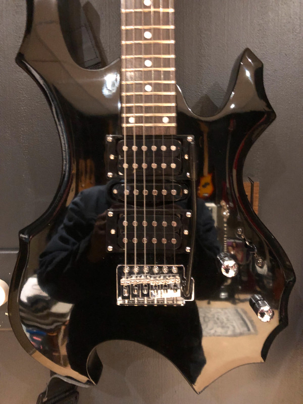 Gloss Black Warlock Style Electric Guitar in Guitars in Markham / York Region - Image 2