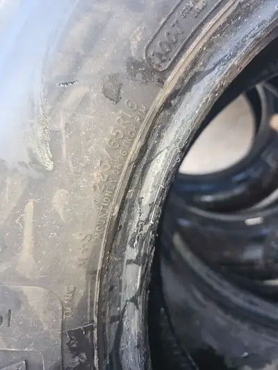 Pair of motomaster all season tires used for one season thread is 98% 4037971904