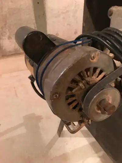 Working 1 HP Electric Motor ..Connects to 115 Volt or  230 Volt, View more