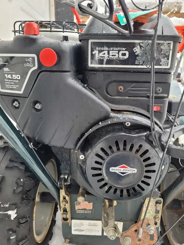 Yardworks 30" snowblower in Snowblowers in Kitchener / Waterloo - Image 6