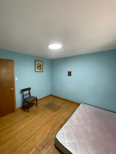 Private room available . Perfect place for an individual looking for a shared space. Nofrills, Tim H...