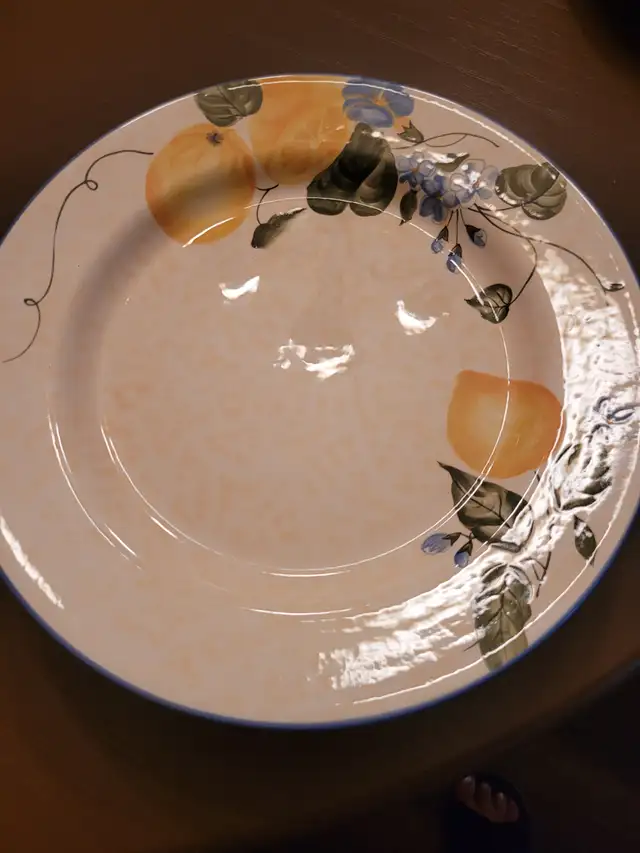 WAVERLY GARDEN ROOM LEMON PLATES in Kitchen & Dining Wares in London - Image 4