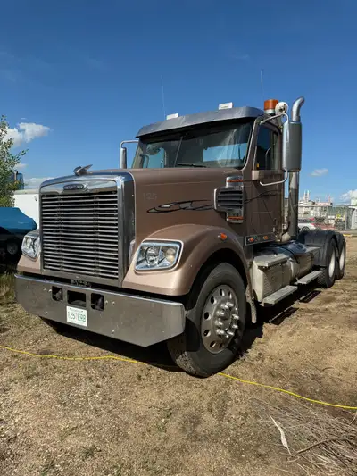 2015 Freightliner Coronado -DD15 -18 peed -40,000 diffs -fresh safety -lots of recent work, with wor...