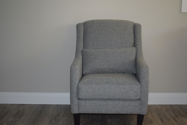 Beautiful Decor-Rest Accent Chair in Chairs & Recliners in Trenton