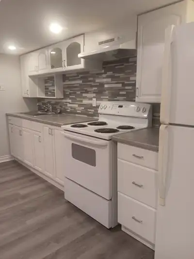 ✅ ✅ ✅ NEWLY RENOVATED 3 BEDROOM APARTMENT