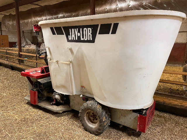 Jaylor 5100 Self Propelled Feed Mixer & Bunks in Other in Calgary