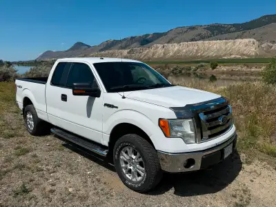2012 F150 XLT Supercab 4X4 5.0L engine Bluetooth, rear sensors, floor mats, sprayed 6.5' box with ru...