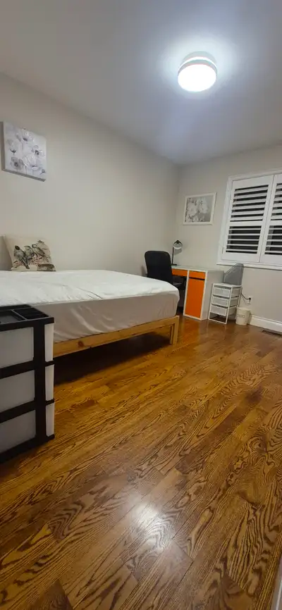 walking distance to Wilson station and Costco, NOFRILLS A minute walk to TTC #104 easy access to HWY...