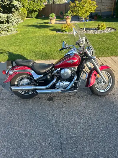 2002 Kawasaki Vulcan 800 Classic Only 20,000kms Reliable performance and classic style! Liquid coole...