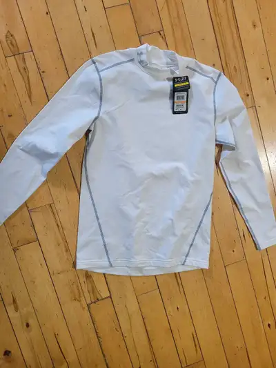 New with tags mens sz small Under Armour compression shirt