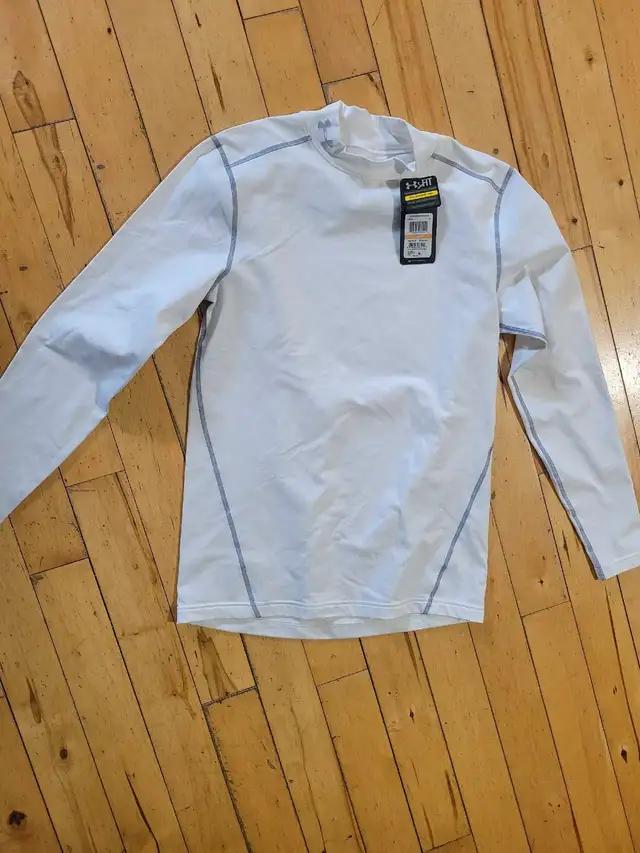 New men's small Under Armour compression shirt in Men's in Kingston - Image 2