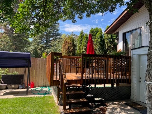 BEAUTIFUL 3 BEDROOM 2 BATH 2 YARDS WITH LARGE GARAGE BY RIVER 1