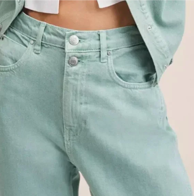 NEW Mango Tapered Ankle High Waist Jeans in Women's - Bottoms in City of Toronto - Image 4