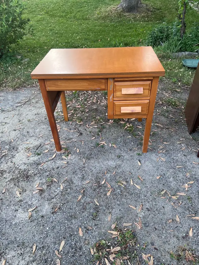 Antique Desk in Desks in Ottawa - Image 5