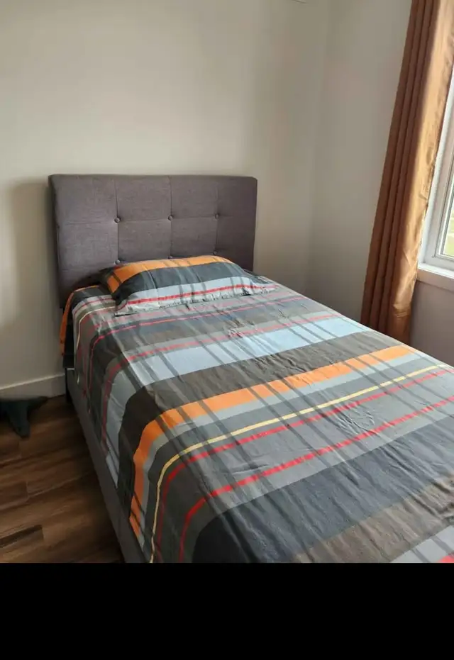 Grey Upholstered Twin Bed Frame in Beds & Mattresses in Drummondville - Image 3