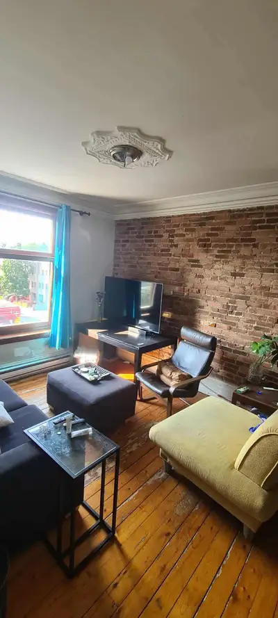 Bonjour, Colocation Chill à Berri - - | - NOVEMBRE / DÉCEMBRE -, ! Envoie-nous une présentation qui...