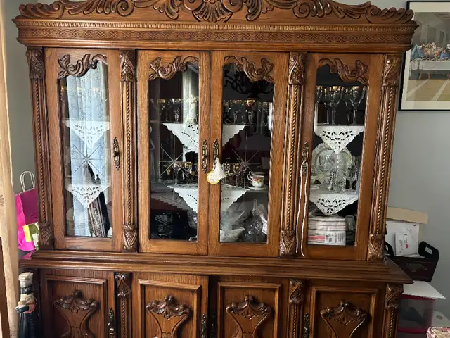 Display china cabinet in Hutches & Display Cabinets in City of Toronto - Image 2