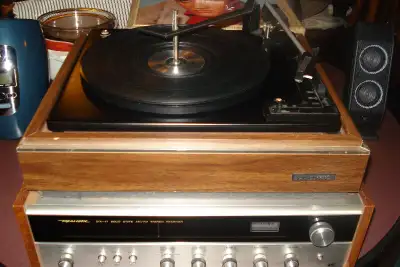 Vintage Lloyds Turntable, Model FF-2161 Works Well.