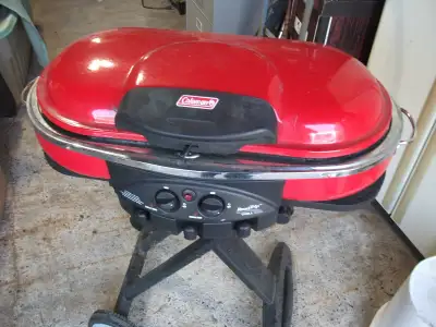 Coleman BBQ Excellent Condition Like New with cover $125.00 Call 705-254-4501 or 705-989-9833