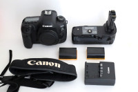Canon EOS 5D mark IV camera body with Neewer battery grip
