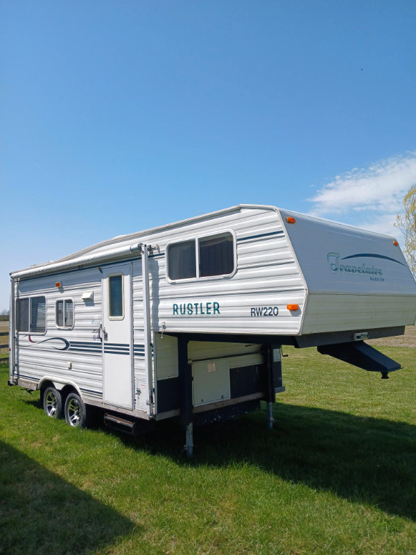 camper trailer in Travel Trailers & Campers in Leamington