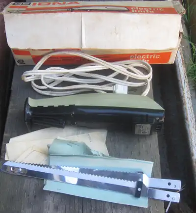 Vintage 1974 Iona Electric Knife in Box with Manuals, View more