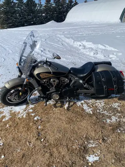 Selling my used 2018 Indian Scout Icon with low kilometres, original owner, ,windscreen, highway bar...