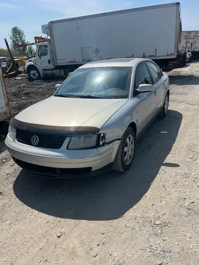 1999 VOLKSWAGEN PASSAT GLS 2.8L V6 Engine , Run and Drive perfectly Need replace Headlight and Fende...