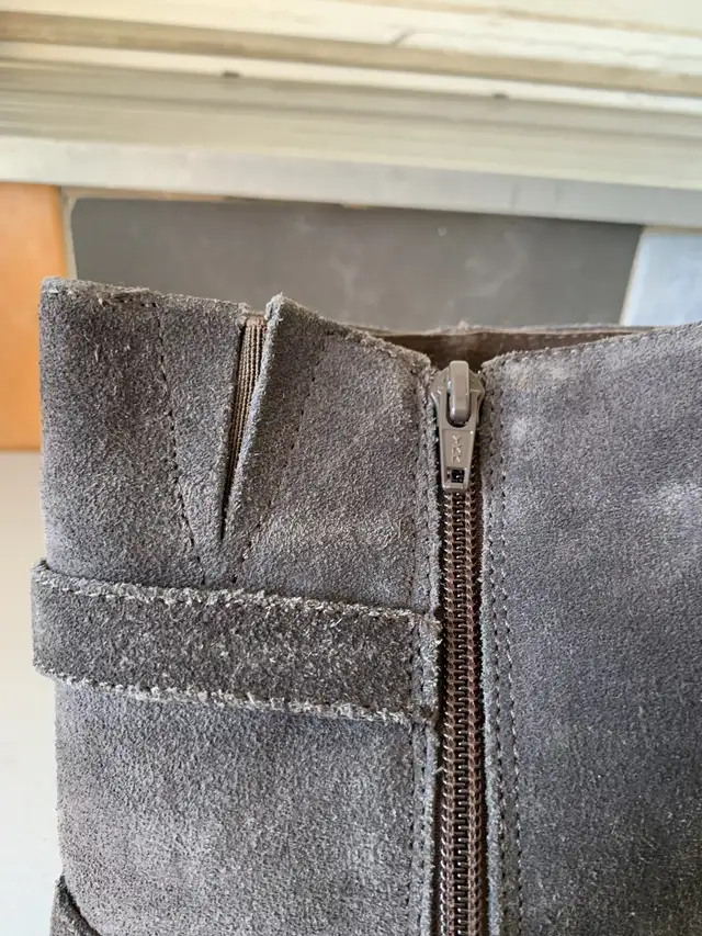 Suede boots  in Garage Sales in Mississauga / Peel Region - Image 5