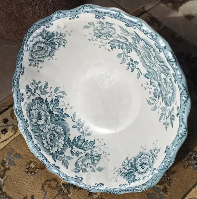Winkle Stoke England Blue & White Glazed Pottery Chamber Set in Arts & Collectibles in London - Image 6