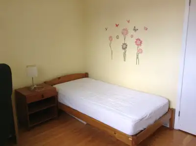 Bloor/ossington furnished bedroom for August 1 2025-female only