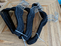 Black velvet hangers (30)