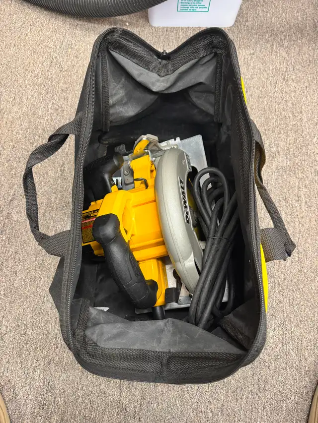 DEWALT 15 amp corded 7 ¼” Circular Saw in Power Tools in Oakville / Halton Region - Image 4