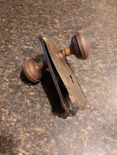 No key but easy to find in a flee market. Near Barrie.