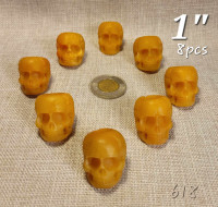 Lot de 8 crânes sculptés d'os bovins. Bovine bones carved skulls