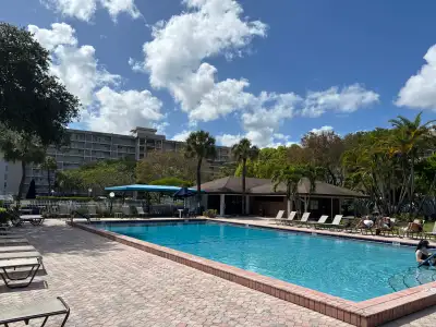 Condo tout inclus à louer en Floride. 2671 South Course Drive, app 909, Pompano. Dernier étage (9e),...