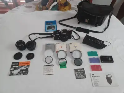 Ricoh-XR-2s Camera, well loved like new – everything you need for the photography 2 different zoom a...