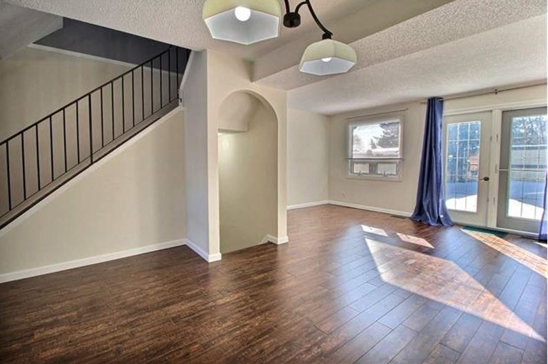 3-BEDROOM TOWNHOUSE + PRIVATE FENCED YARD – BANNERMAN 3