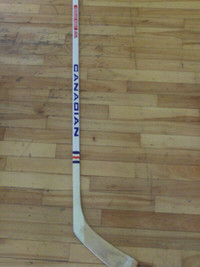 BATON DE HOCKEY VINTAGE CANADIAN PALETTE DROITE