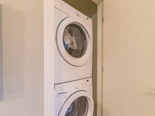 1 Bed, 1.5 Bath House incl utilities on Lake until June 30, 2026 in Long Term Rentals in Vernon - Image 17