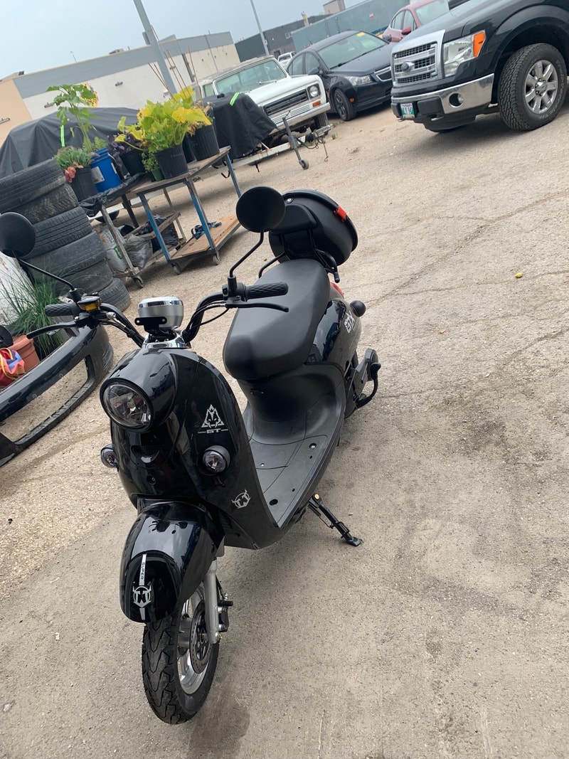 Electric motorized scooter mint condition barely used escooter eBike