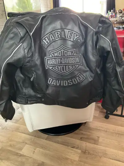 Veste de moto pour Homme En cuir véritable Grandeur Large Harley Davidson 350$