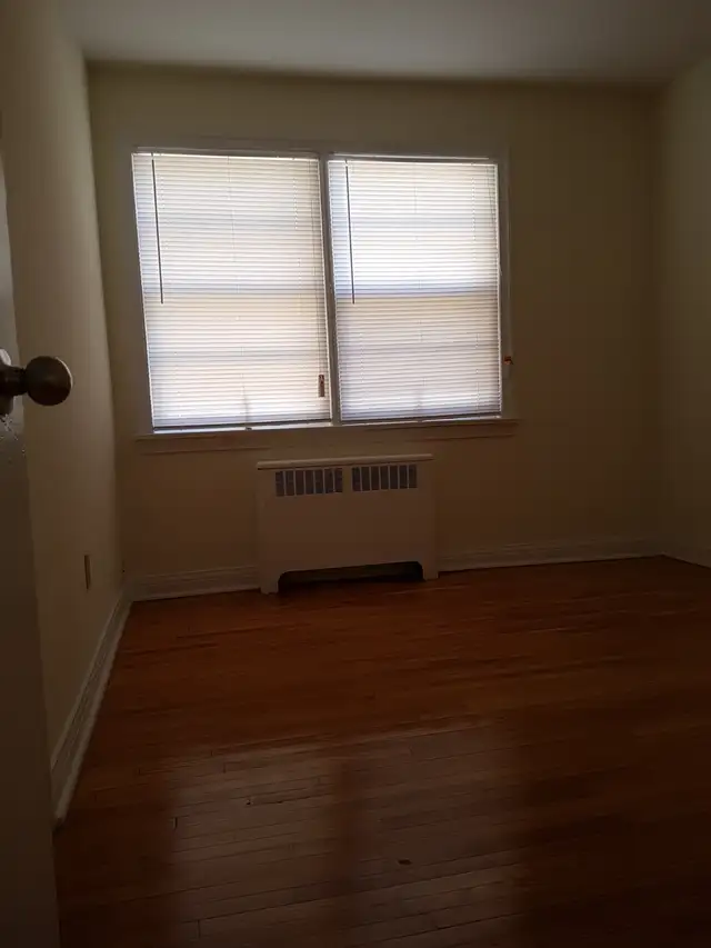 Large bedroom in amazing  apartment at Avenue Road & Lawrence W in Room Rentals & Roommates in City of Toronto - Image 3
