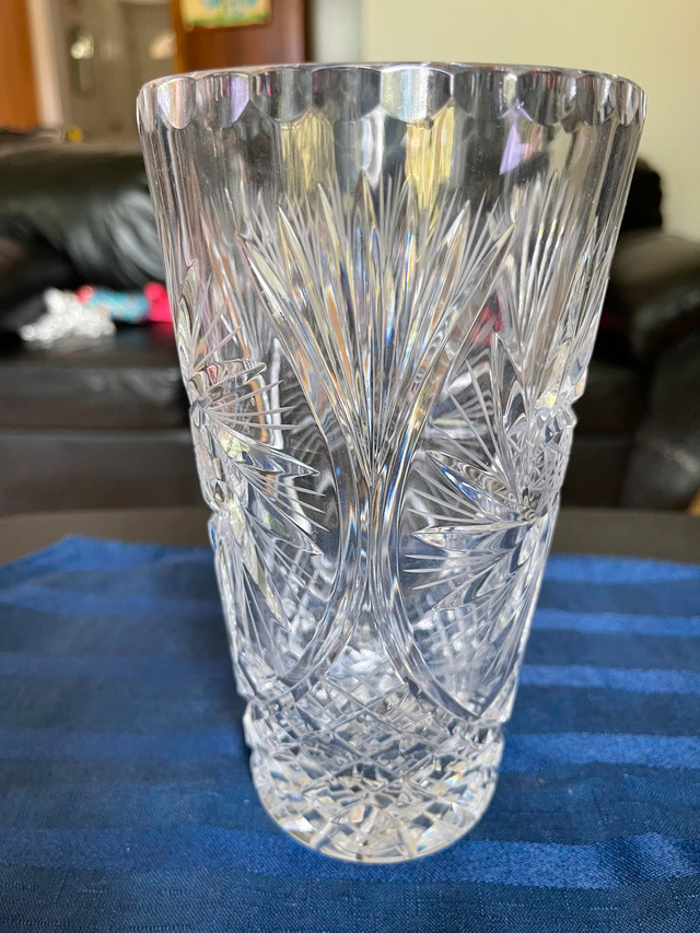 Pinwheel Crystal vase  in Home Décor & Accents in Mississauga / Peel Region