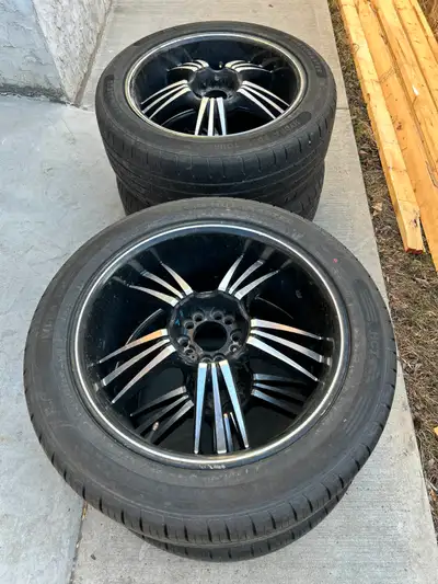 245/50/R20 summer tires set of 4 on aloy reems with TPMS sensors dual bolt pattern. they come of toy...