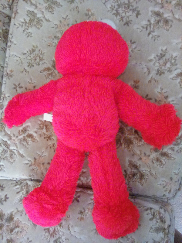 Elmo Stuffed Toy in Toys & Games in City of Toronto - Image 2